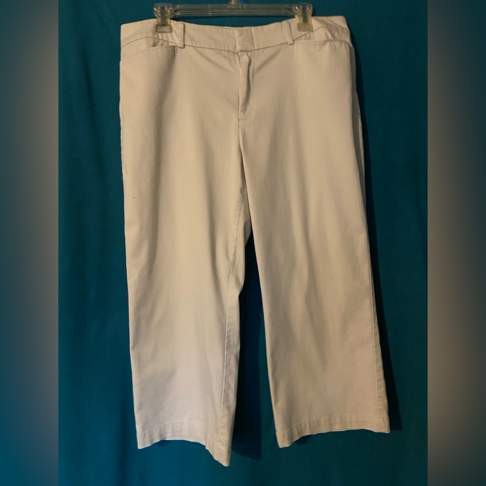 Dockers Capris Size Large Cream Color